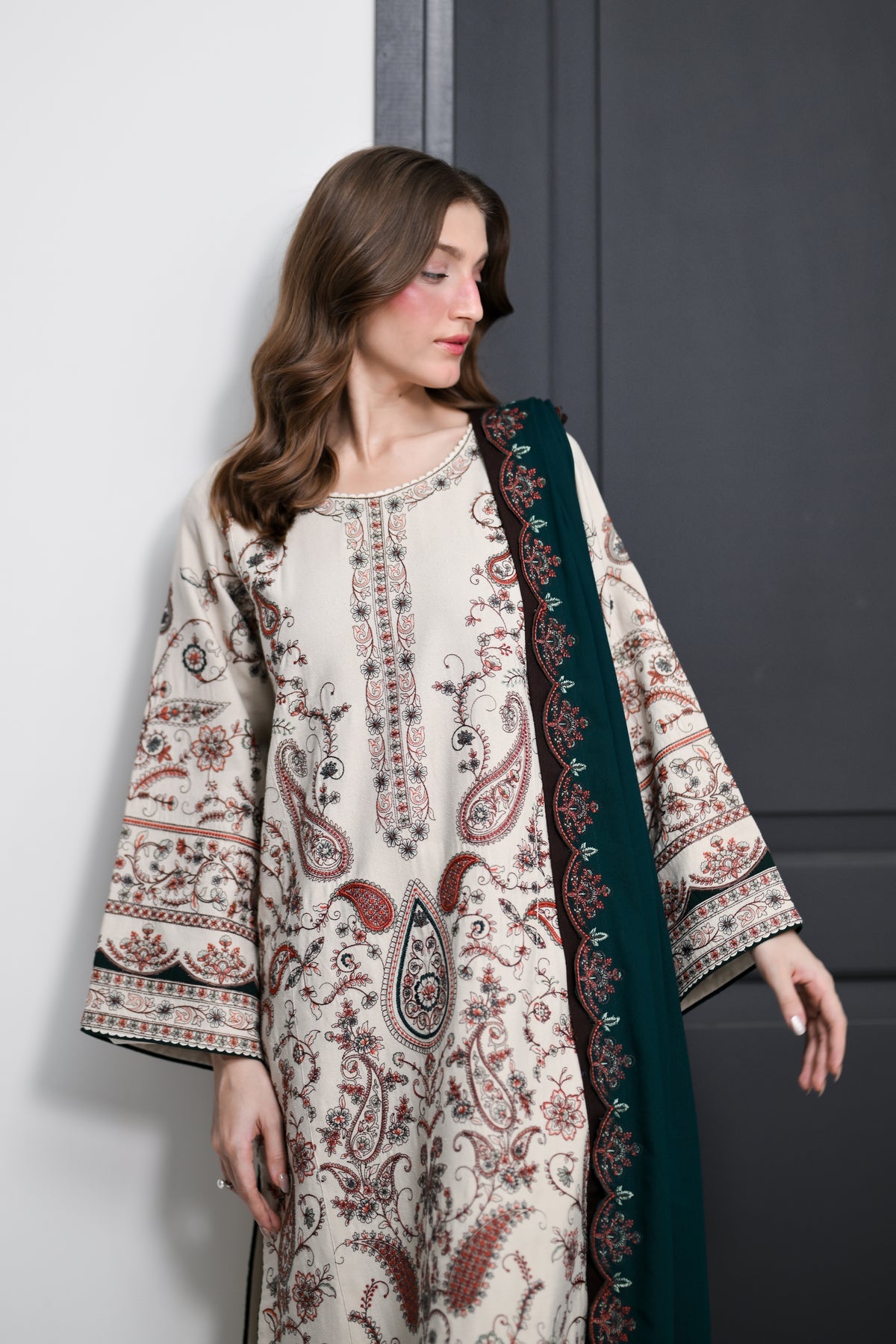 ELARA - IVORY LUXURY EMBROIDERED KARANDI 3PCS SET (NEL-26632)