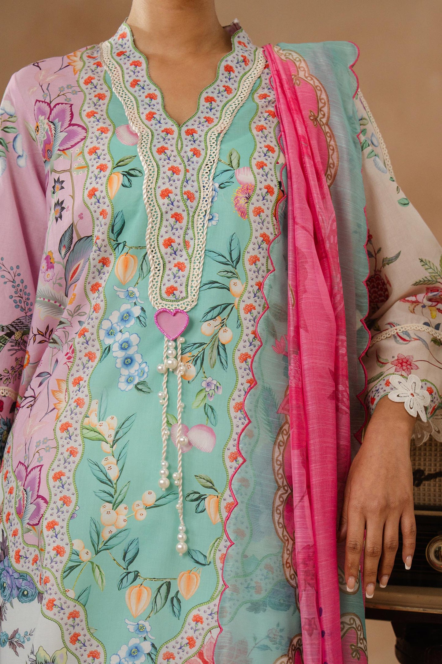 Muzlin Lawn 3 Piece Suit