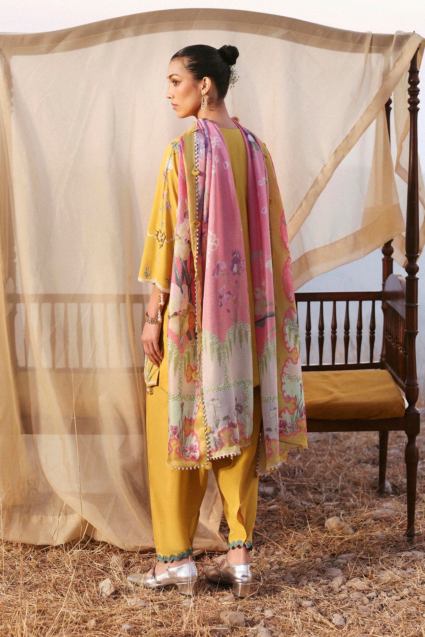Muzlin Lawn 3 Piece Suit
