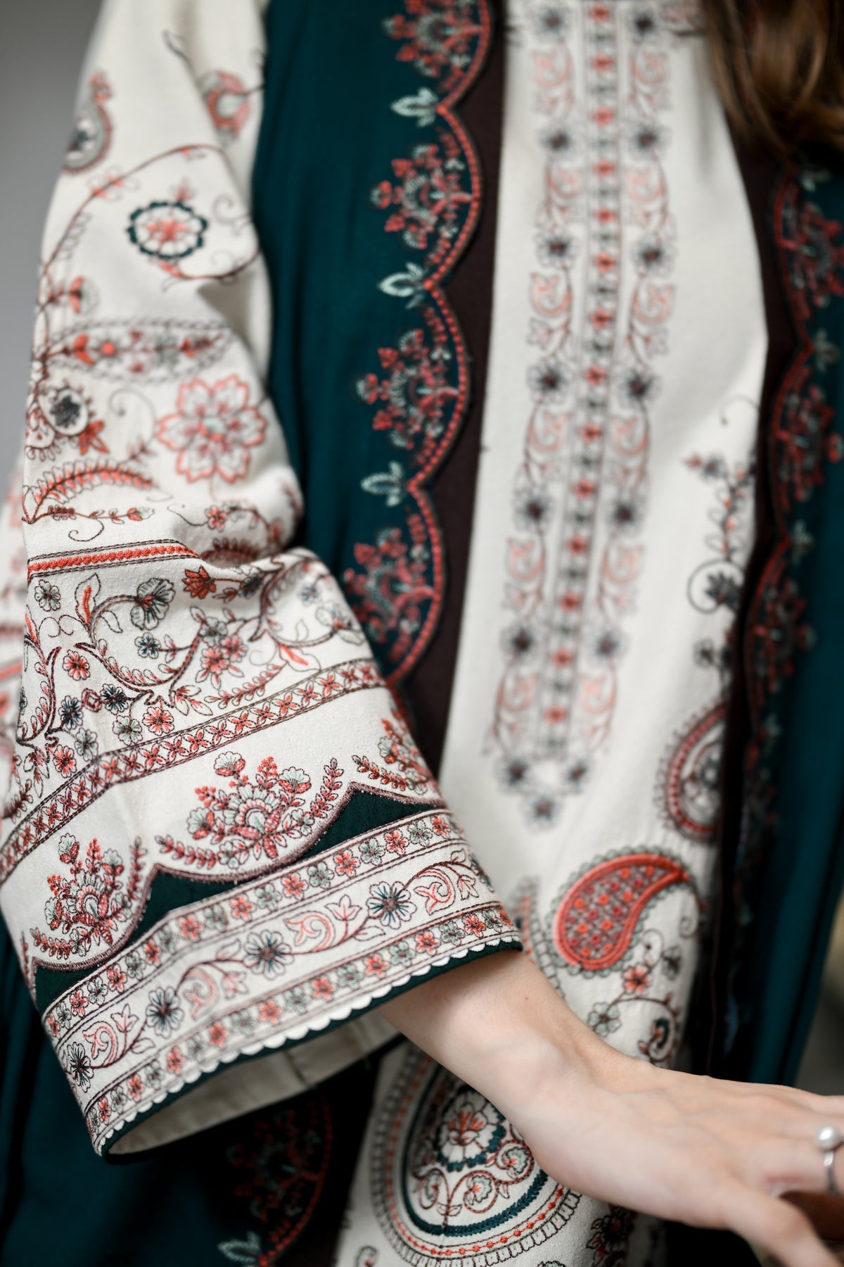 ELARA - IVORY LUXURY EMBROIDERED KARANDI 3PCS SET (NEL-26632)