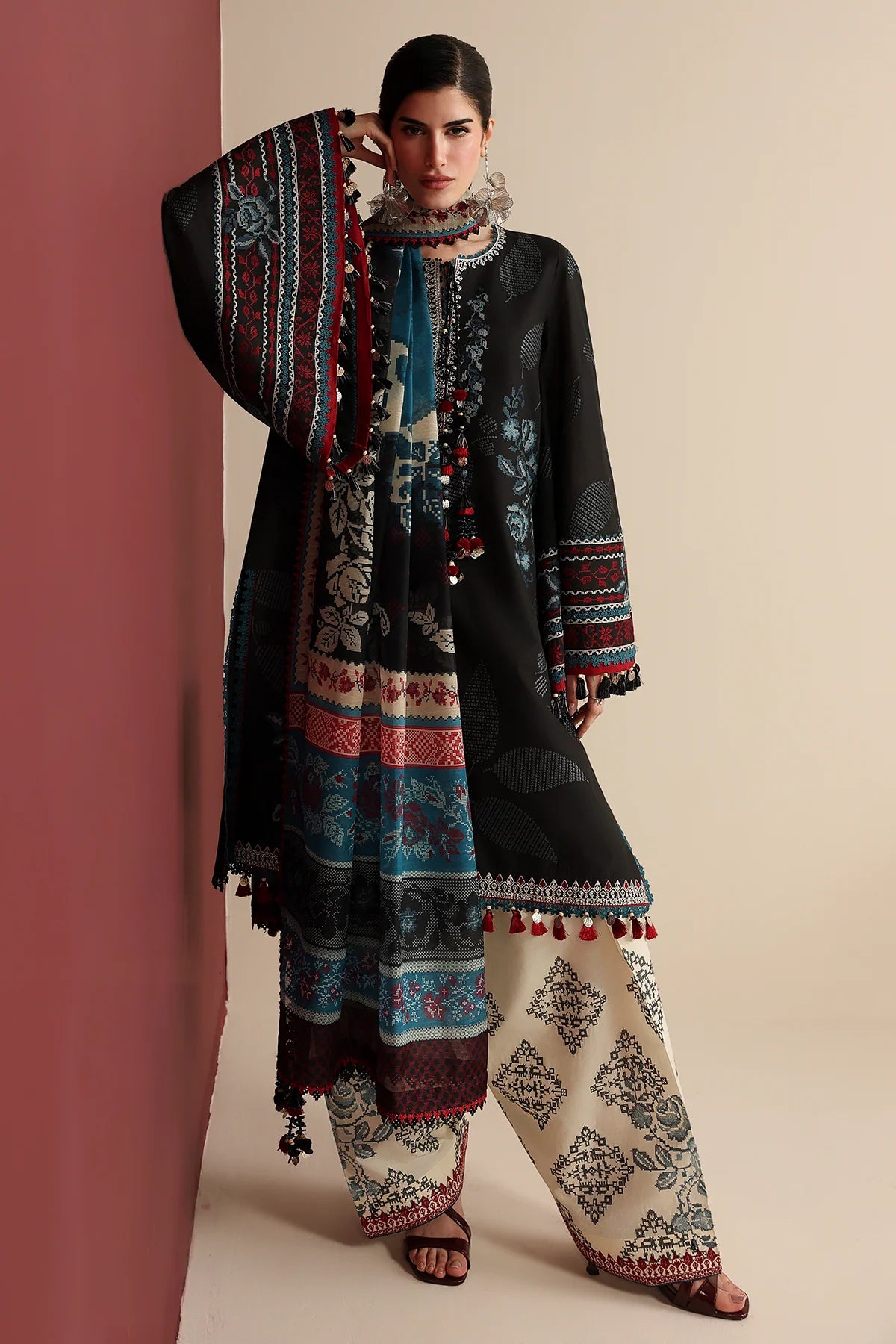 EMBROIDERED LAWN IL26-D05