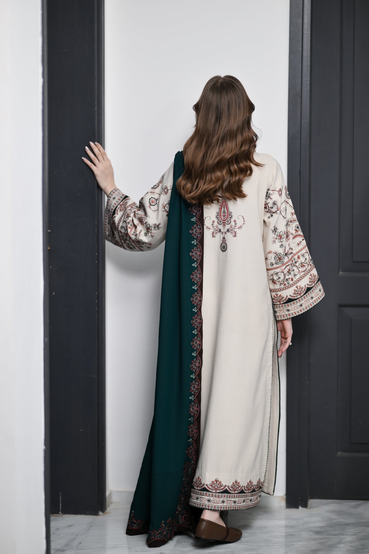 ELARA - IVORY LUXURY EMBROIDERED KARANDI 3PCS SET (NEL-26632)