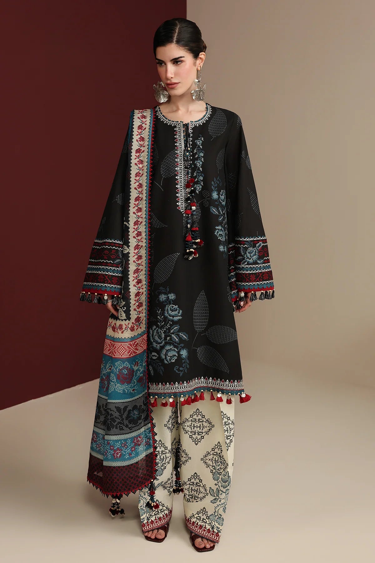 EMBROIDERED LAWN IL26-D05