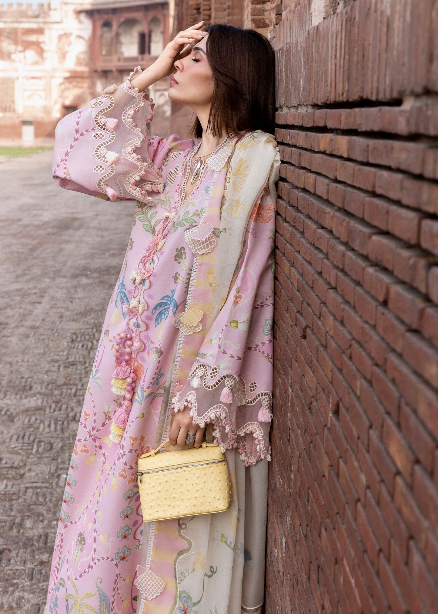 OUT OF MANY HEARTS - D6A