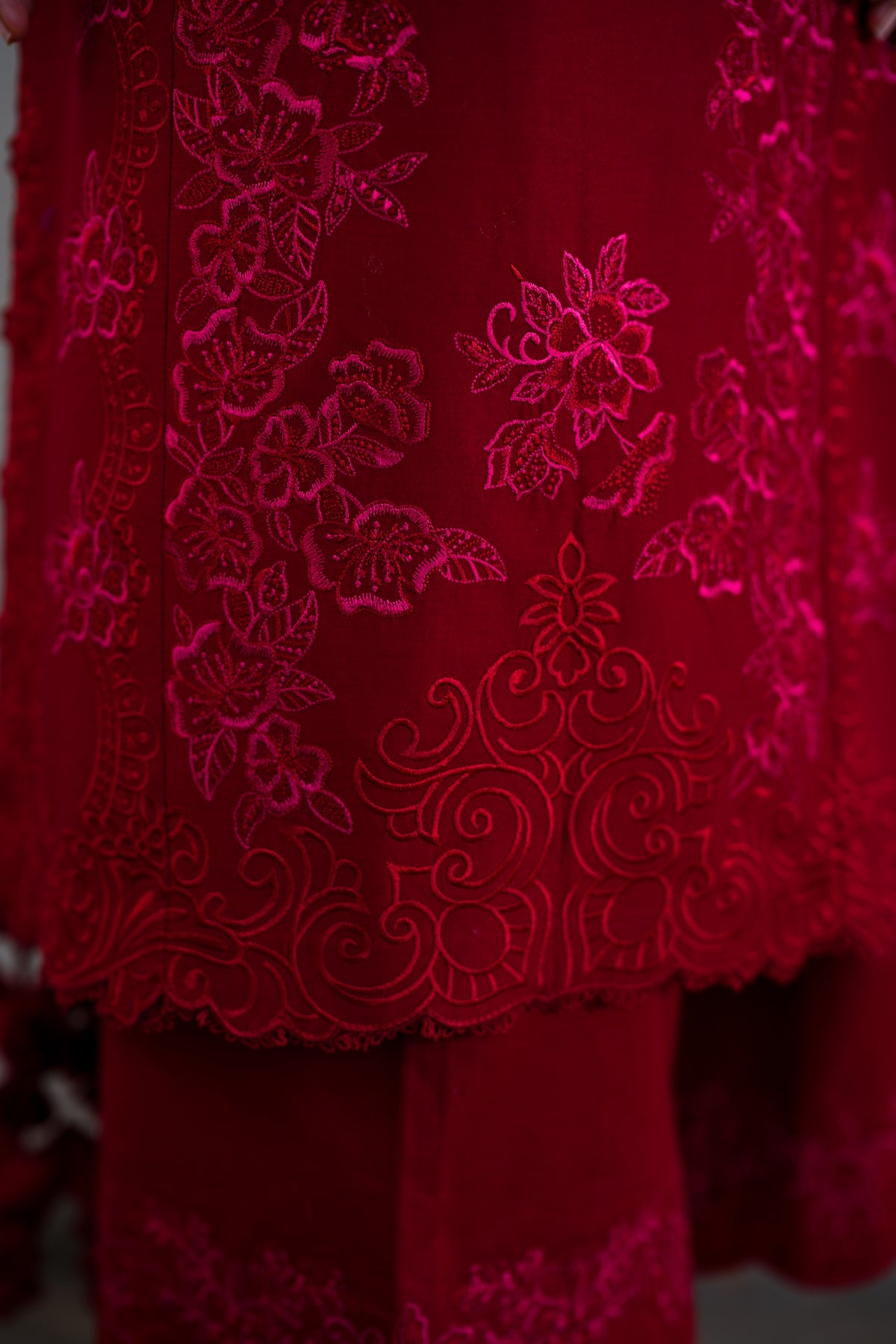 CRIMSON LUXURY PRINTED EMBROIDERED LAWN SET (NEL-25612)